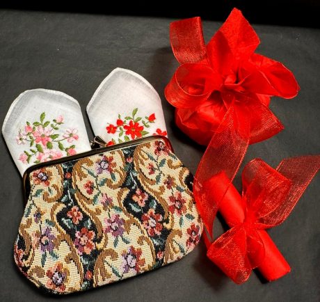 cadou cosmetice si portmoneu textil